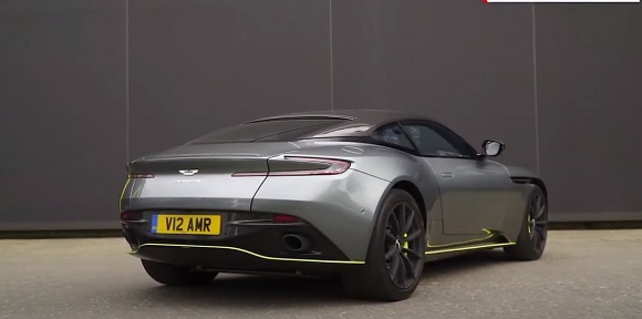 Aston Martin DB11 2022.