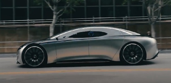 Mercedes EQE 2022.