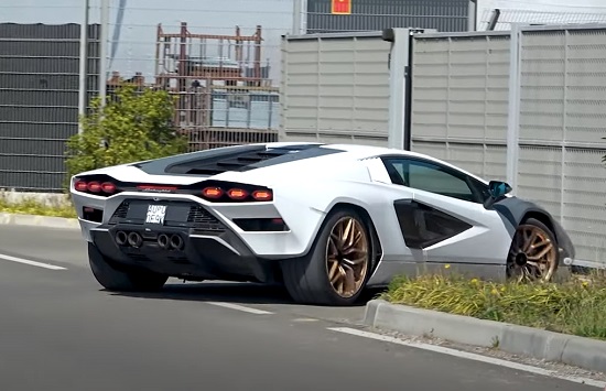 Lamborghini Countach 2022.