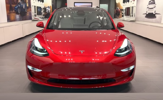 Tesla Model 3 2024.