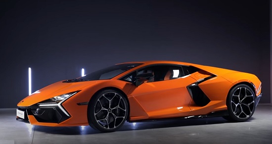 Lamborghini Revuelto 2024.