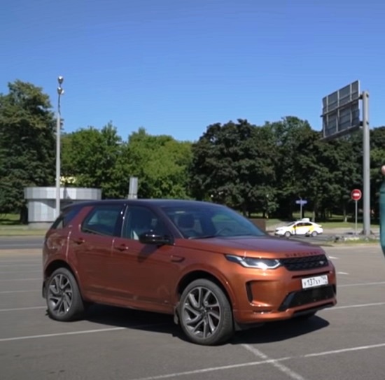 Land Rover Discovery Sport 2022.