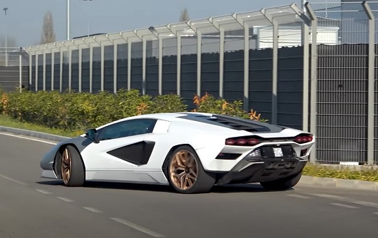 Lamborghini Countach 2022.